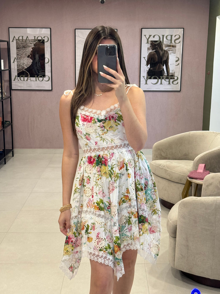 Mini vestido de ramos de flores