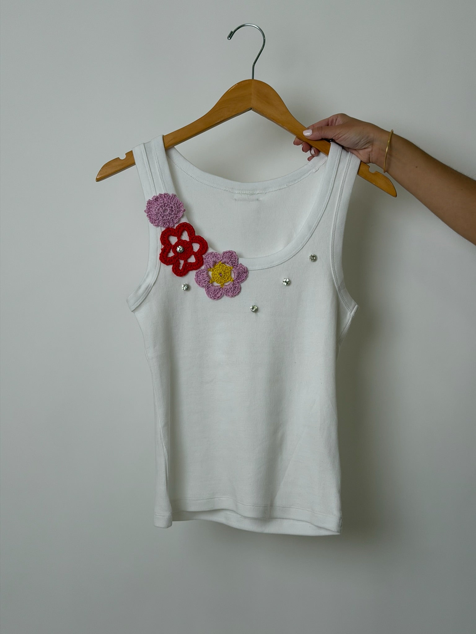 Crochet Flowers Tank Top White – Spicy Colada