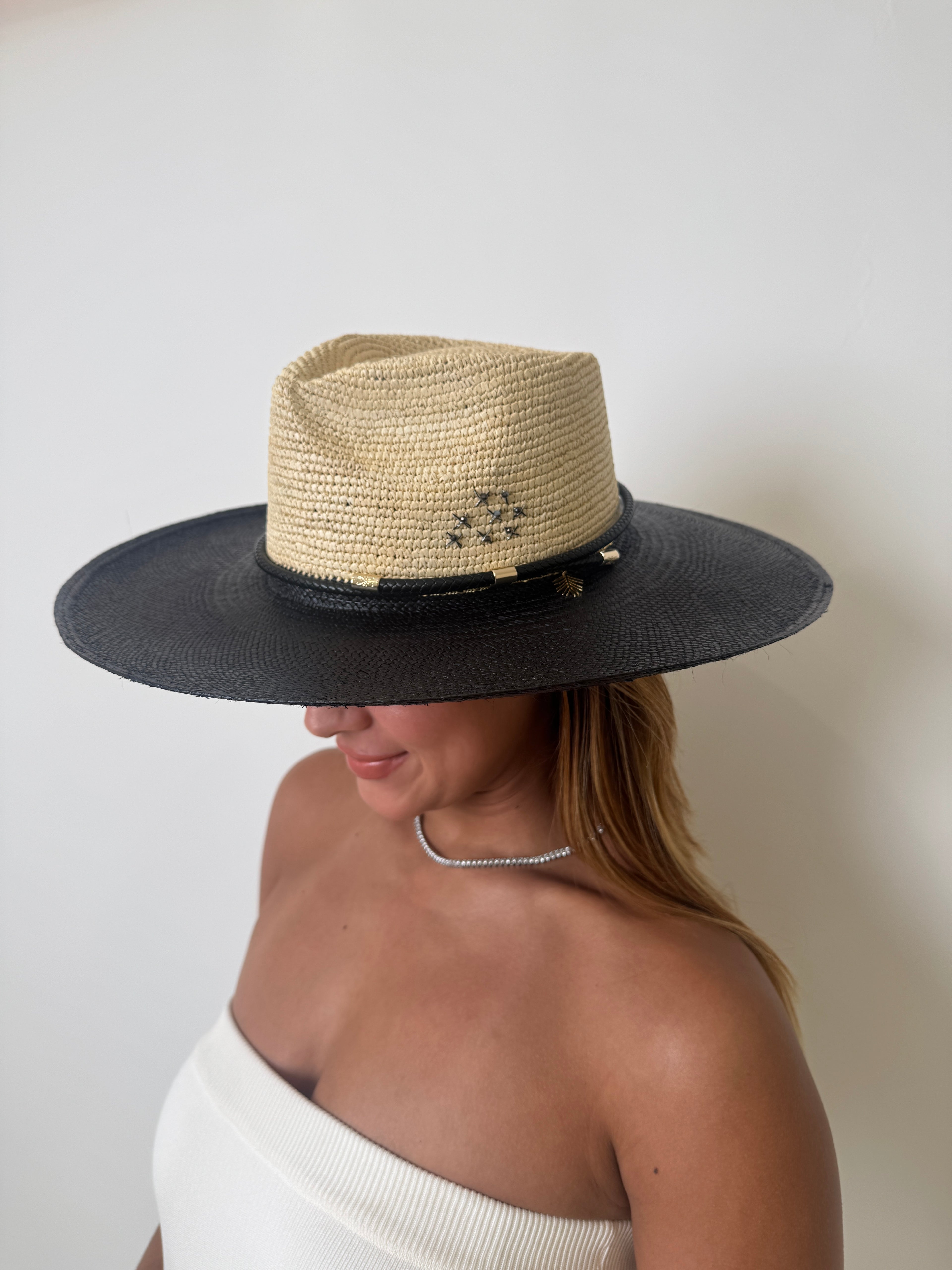 Amy Hat
