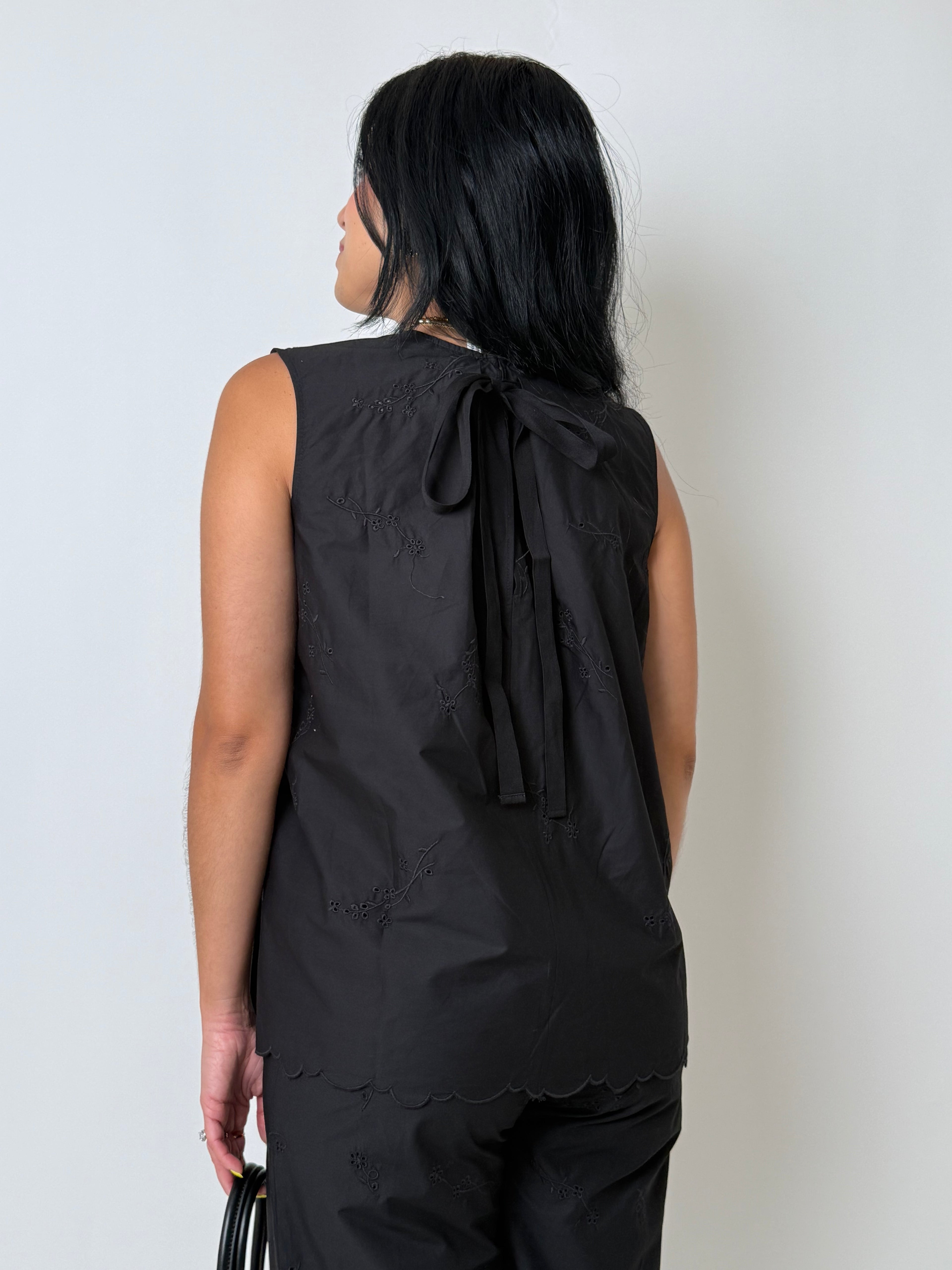 Sleeveless Black Oversize Top