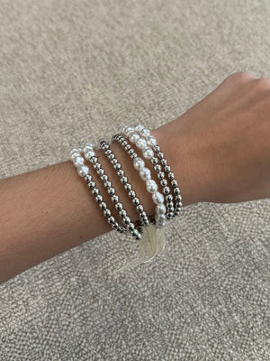 
            
                Load image into Gallery viewer, Pearl Silver Stretch Stack Bracelet
            
        