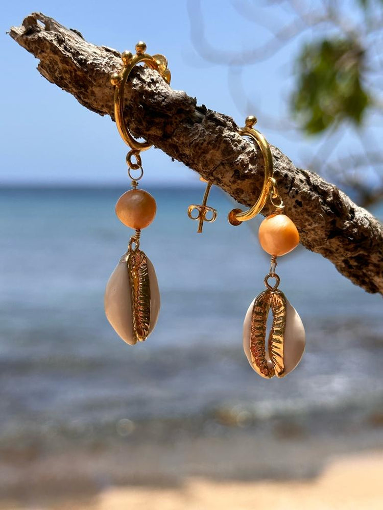 Sea Of Pearl Gold  Earring