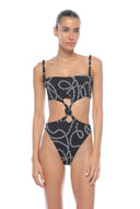 Tobias Chains One Piece