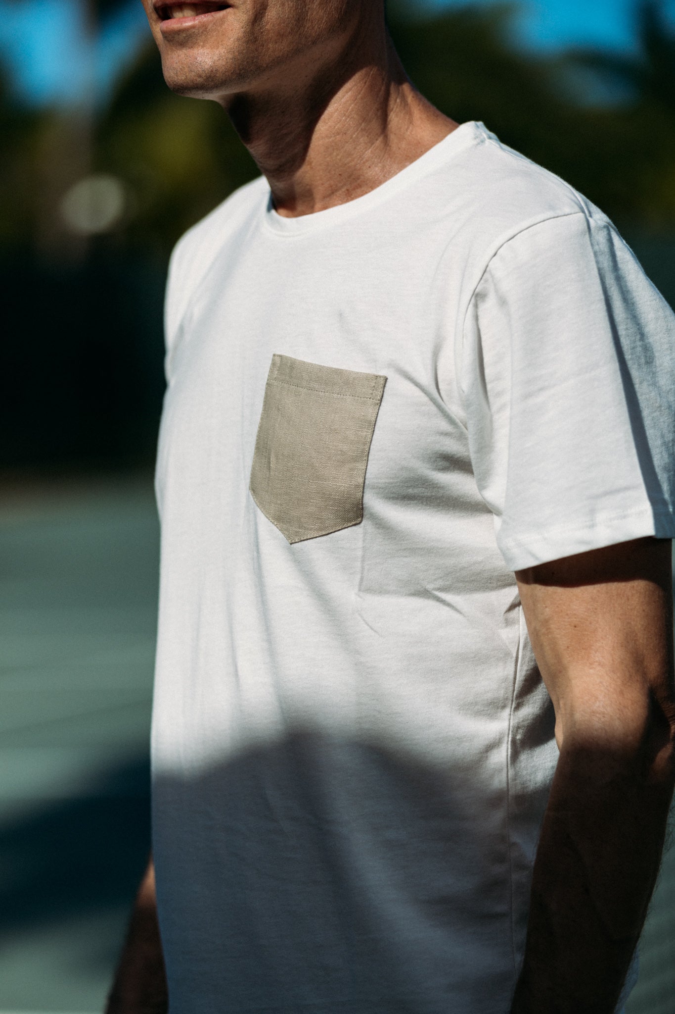 Top de hombre con bolsillo delantero